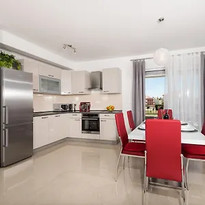 apartment-bingo.hotels-in-trogir.com/